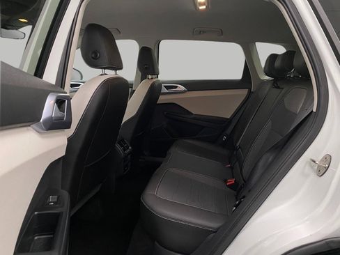 Used 2025 Volkswagen Taos SE image 26