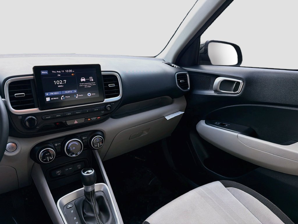 Used 2024 Hyundai Venue SEL FWD image 21