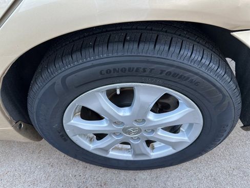 Used 2011 Toyota Camry LE image 19