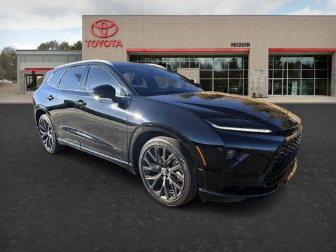 Certified 2025 Toyota Crown Signia w/ Advanced Technology Package image 3