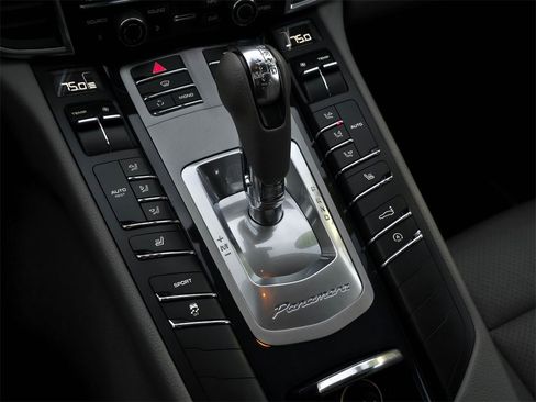 Used 2011 Porsche Panamera 4 image 32