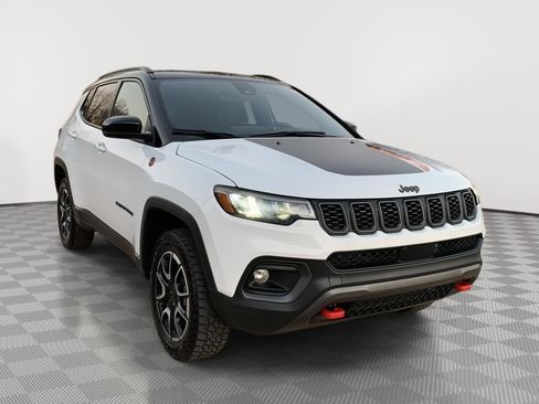 Used 2024 Jeep Compass Trailhawk image 1