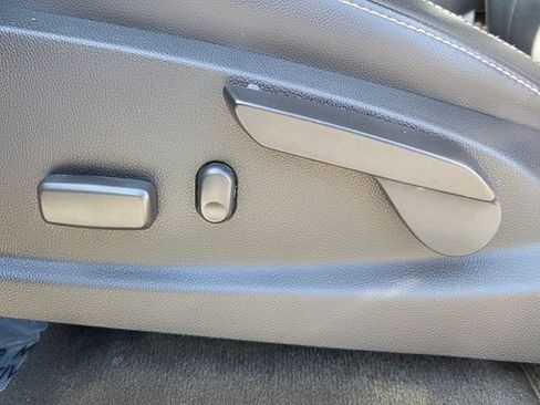 Used 2015 GMC Canyon SLT image 20