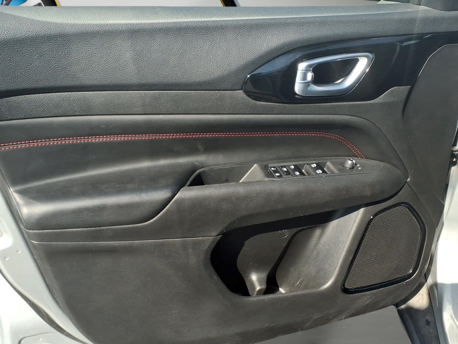 Used 2025 Jeep Compass Trailhawk AWD/4WD image 8