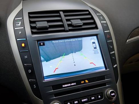 Used 2017 Lincoln MKZ Select w/ Technology Package FWD image 2