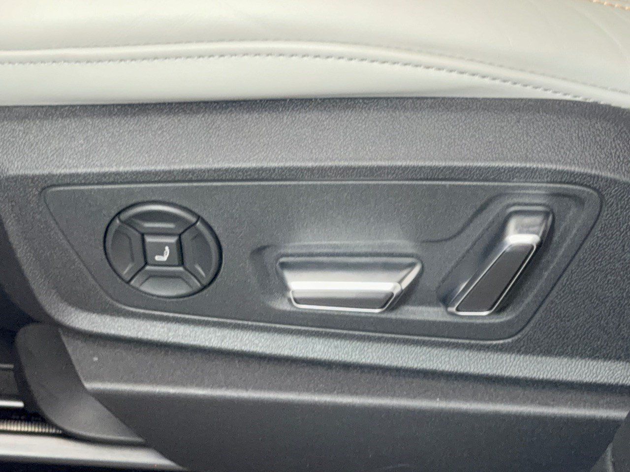 Used 2024 Audi Q8 e-tron Prestige AWD/4WD image 16