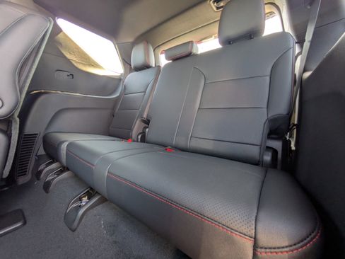 New 2026 Chevrolet Traverse Z71 w/ Enhanced Driving Package image 9