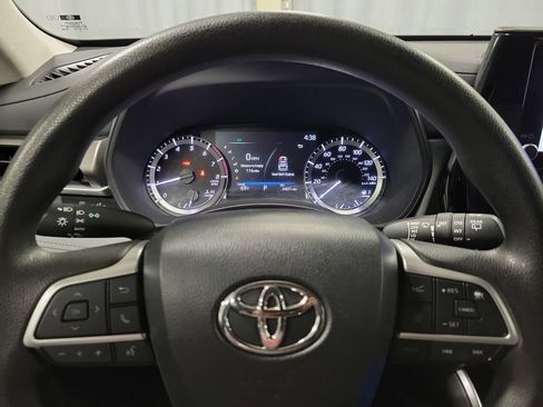 Used 2023 Toyota Highlander L FWD image 14