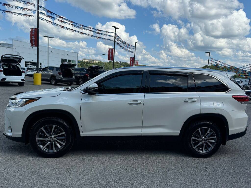 Used 2019 Toyota Highlander XLE AWD/4WD image 4