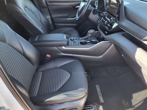 Used 2025 Toyota Highlander XSE image 24