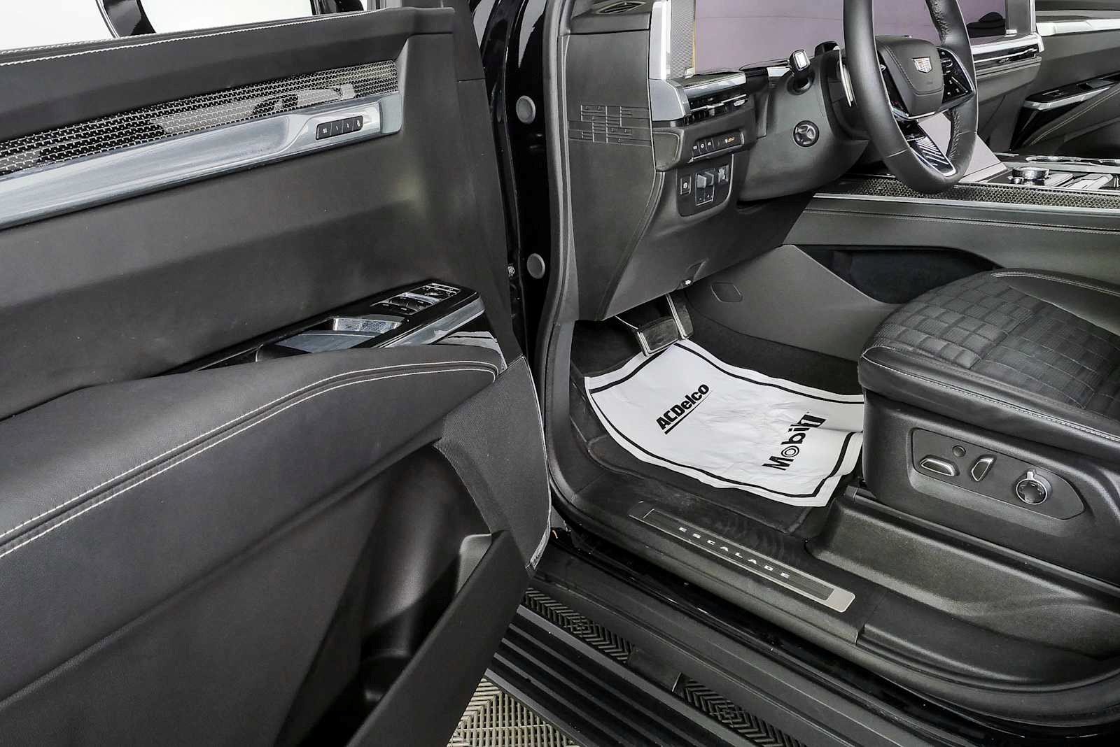 Certified 2025 Cadillac Escalade V AWD/4WD image 8