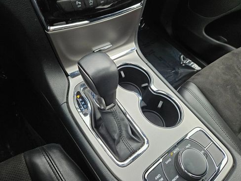 Used 2020 Jeep Grand Cherokee Altitude AWD/4WD image 25