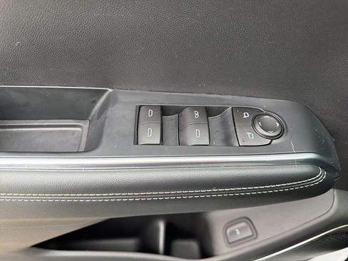 Used 2025 GMC Acadia Elevation image 32