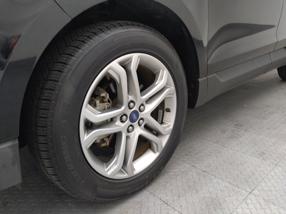 Used 2018 Ford Edge Titanium FWD image 31