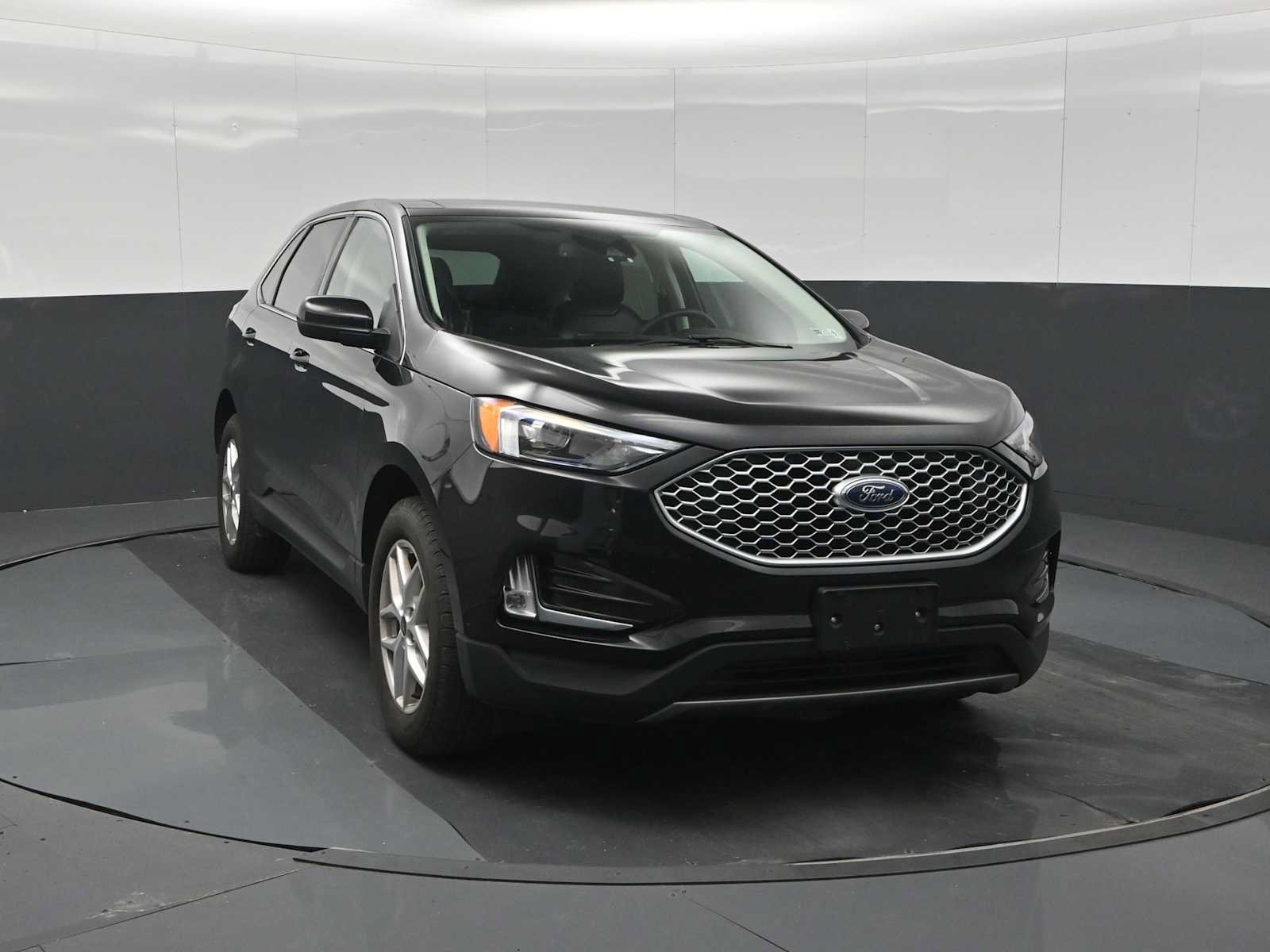 Certified 2024 Ford Edge SEL w/ Convenience Package AWD/4WD image 3
