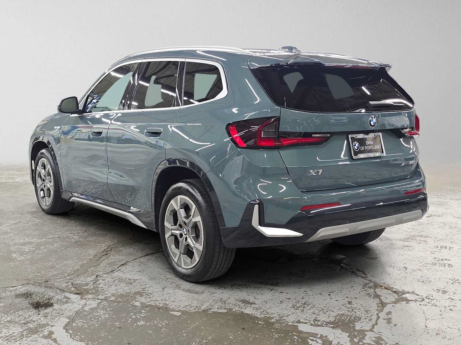 Used 2023 BMW X1 xDrive28i w/ Premium Package AWD/4WD image 5
