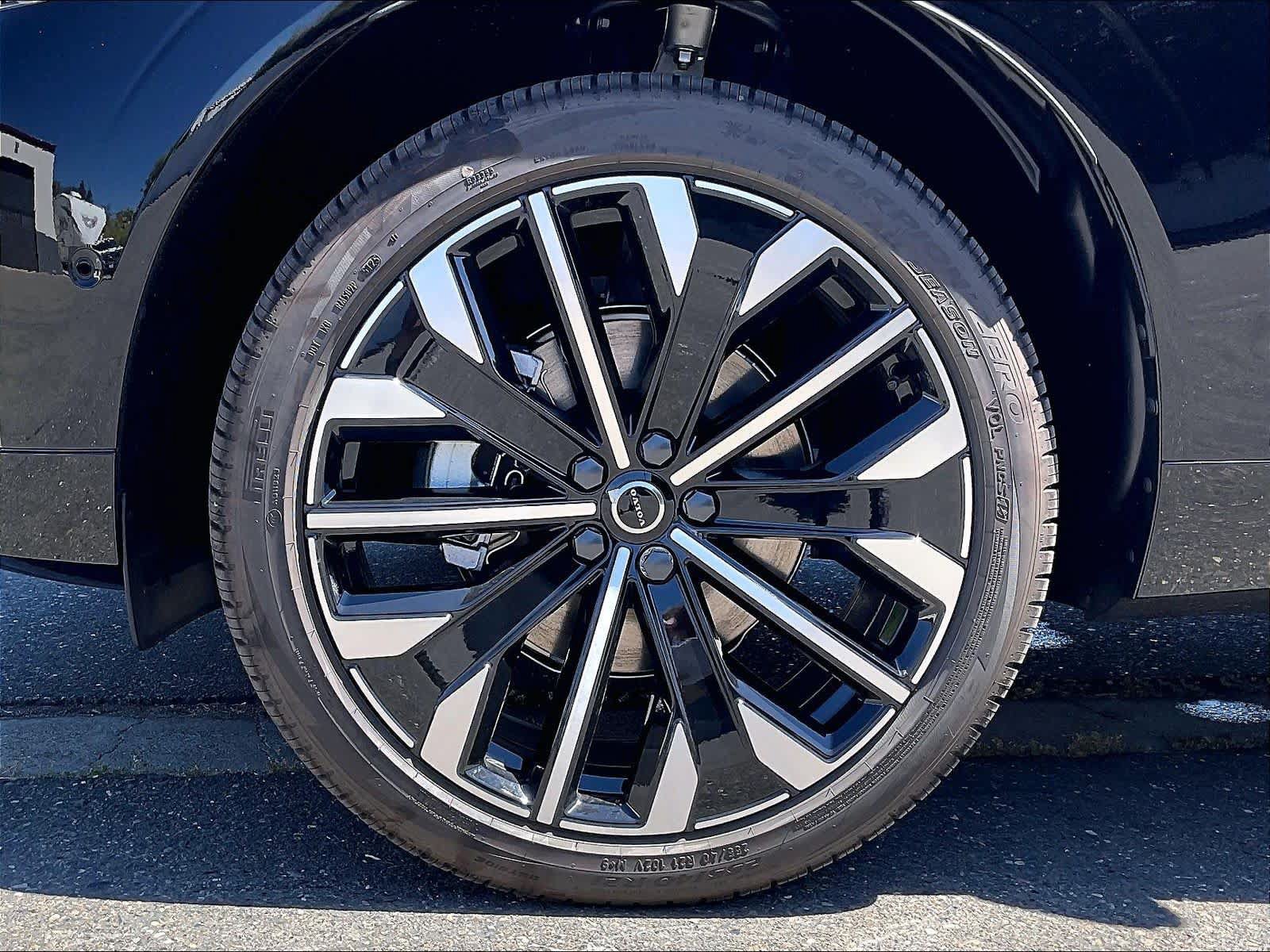 New 2026 Volvo XC60 B5 Ultra w/ Protection Package Premier AWD/4WD image 14