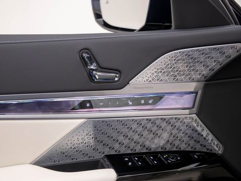 New 2026 BMW 750e xDrive image 15