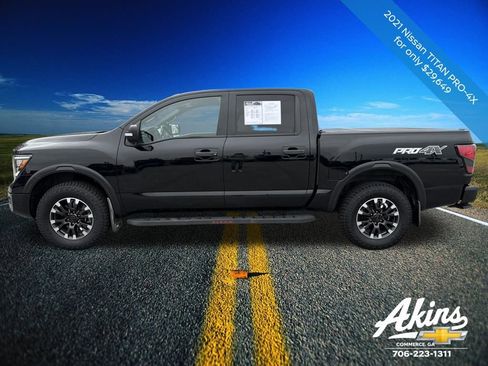 Used 2021 Nissan Titan PRO-4X w/ Pro-4x Convenience Package image 9