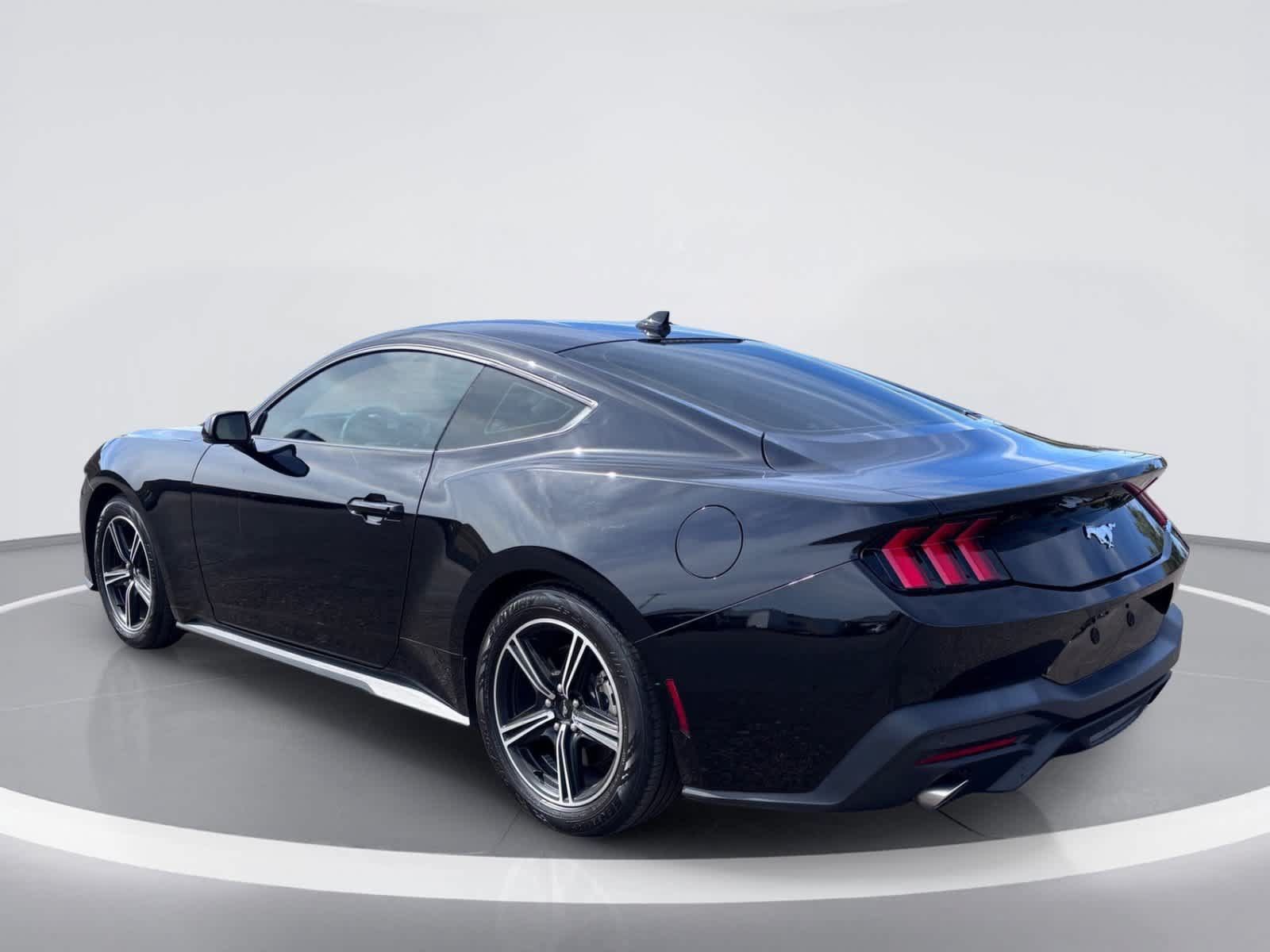Used 2024 Ford Mustang Coupe RWD image 4