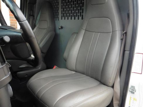 Used 2019 Chevrolet Express 2500 w/ Driver Convenience Package RWD image 6