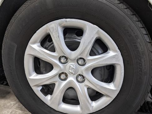 Used 2014 Hyundai Accent GLS image 2