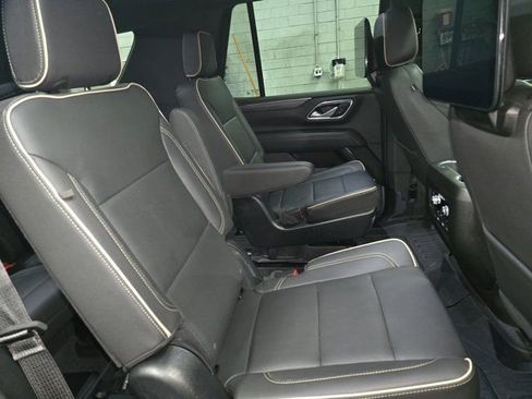Used 2023 GMC Yukon SLT w/ SLT Premium Package image 11