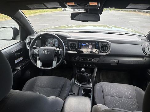 Used 2019 Toyota Tacoma TRD Off-Road w/ Technology Package AWD/4WD image 13