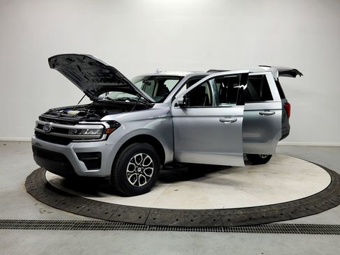 Used 2024 Ford Expedition Max XLT image 11