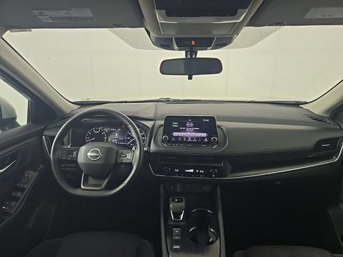 Used 2025 Nissan Rogue SV FWD image 9