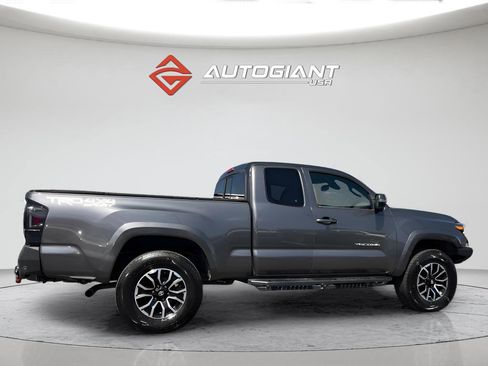 Used 2022 Toyota Tacoma TRD Sport w/ TRD Premium Sport Package AWD/4WD image 8