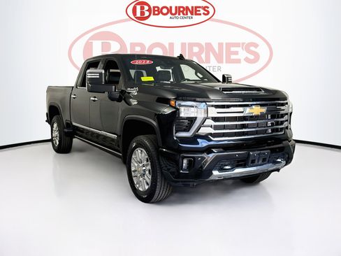 Used 2024 Chevrolet Silverado 3500 High Country w/ Technology Package AWD/4WD image 1