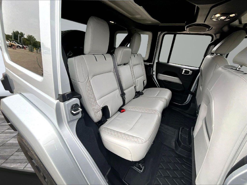 Used 2023 Jeep Wrangler Unlimited Sahara AWD/4WD image 27