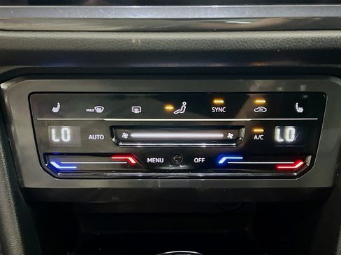 Used 2022 Volkswagen Tiguan SE FWD image 11