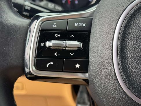 Used 2024 Kia Carnival EX FWD image 20