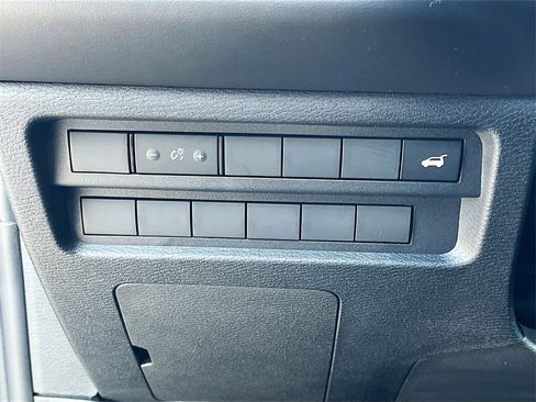 New 2025 Mitsubishi Outlander SE image 9