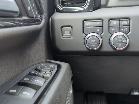 Used 2024 GMC Sierra 2500 AT4 w/ AT4 Premium Plus Package AWD/4WD image 16