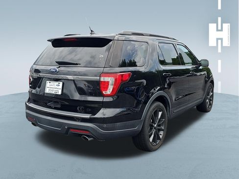 Used 2019 Ford Explorer XLT w/ Equipment Group 202A FWD image 3