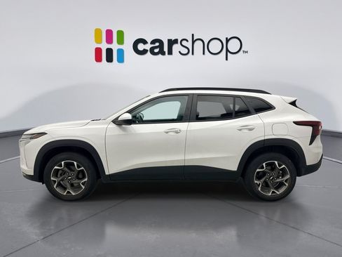 Used 2024 Chevrolet Trax LT w/ LT Convenience Package FWD image 2