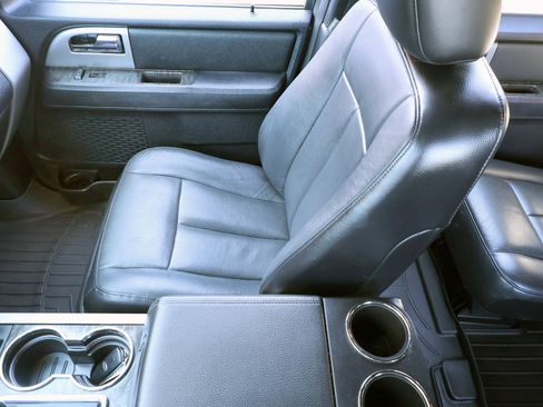 Used 2017 Ford Expedition EL Limited w/ Equipment Group 301A image 19