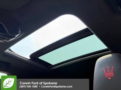 Used 2019 Maserati Levante Trofeo AWD/4WD image 32