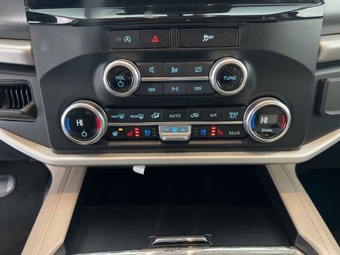 Used 2024 Ford Expedition Max XLT image 17