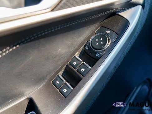Used 2023 Ford Explorer XLT AWD/4WD image 18