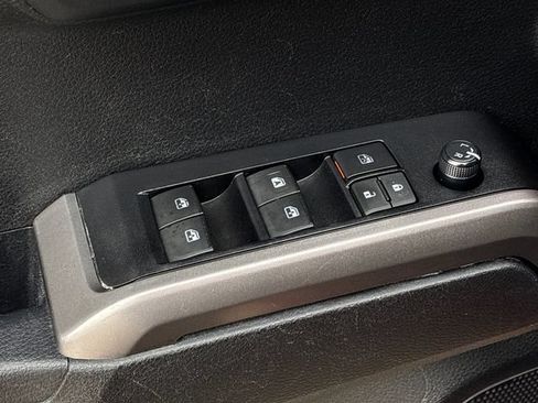 Used 2022 Toyota Tacoma SR5 w/ Technology Package RWD image 13
