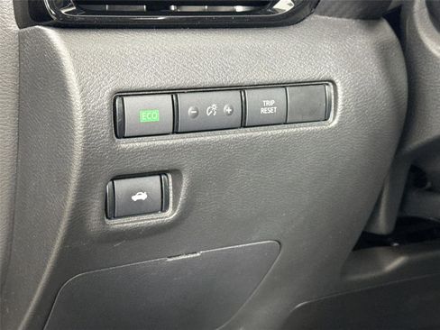 Used 2024 Nissan Sentra SV FWD image 14