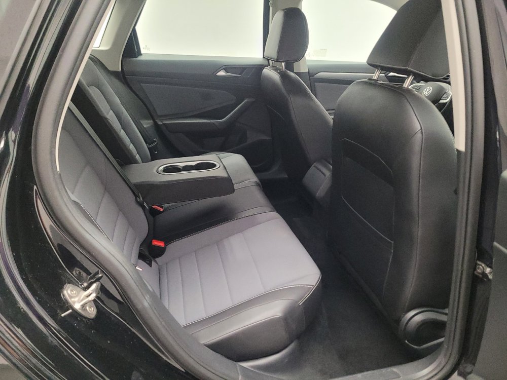 Used 2025 Volkswagen Jetta SE FWD image 19
