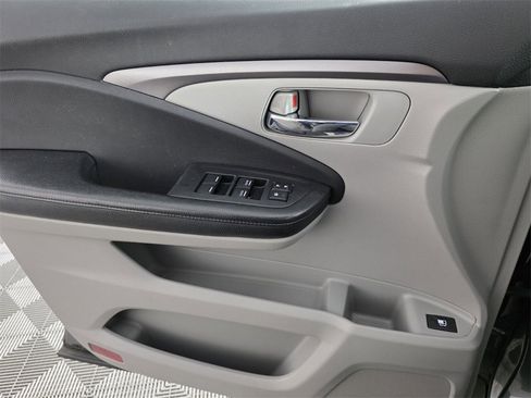 Used 2016 Honda Pilot EX image 29