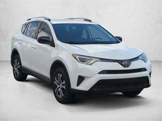 Used 2017 Toyota RAV4 LE video 3