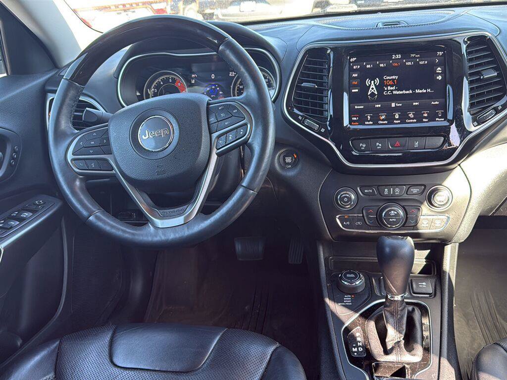 Used 2019 Jeep Cherokee Overland w/ Technology Group AWD/4WD image 11
