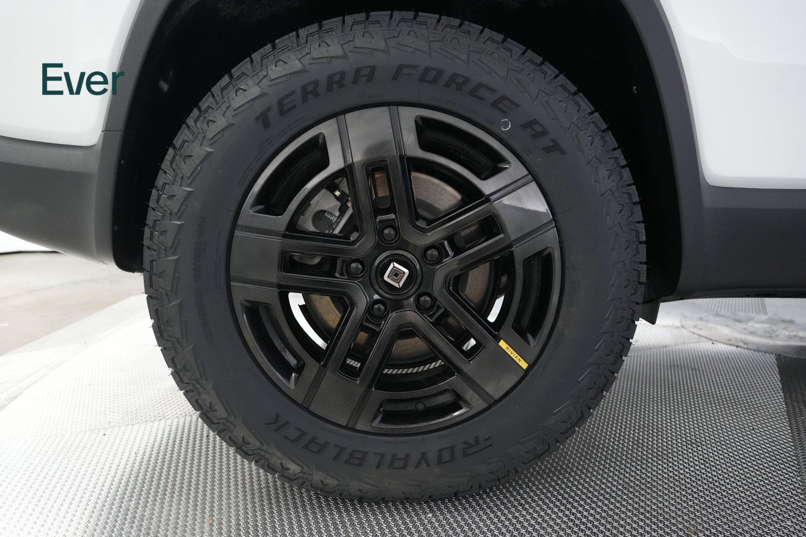 Used 2023 Rivian R1S Adventure Dual AWD/4WD image 22